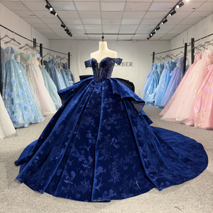 Robe de bal Quinceañera élégante bleue en jacquard avec perles, traîne chapelle, décolleté cœur, appliques en dentelle, perles et imprimé cristal 1513 - Product Image 3