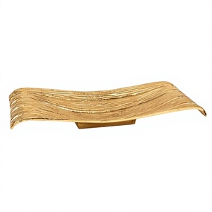 Plateau doré contemporain minimaliste, texture sculpturale, objet d'art pour la cuisine et la salle à manger - Product Image 1