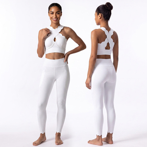 Set Yoga Senza Cuciture Personalizzato con Logo, Reggiseno Incrociato e Leggings, Completo Sportivo da Donna per Palestra e Fitness - Product Image 5