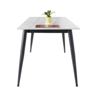 Table à manger rectangulaire en pierre frittée de luxe OEM, plateau en marbre veiné, pieds en métal noir avec embouts dorés
