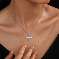 Collier unisexe en argent S925 avec pendentif croix entièrement serti de zircone cubique, accessoire de mode tendance avec croix en cristal irrégulière