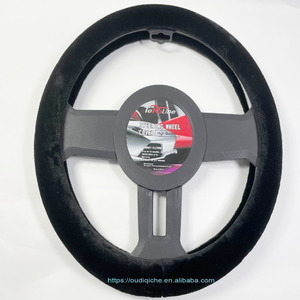 Funda de <span class=keywords><strong>Volante</strong></span> Popular OUDI Roja Antideslizante de Felpa con 3 Radios, Elegante y Universal para Invierno, Accesorio para Auto - Product Image 2