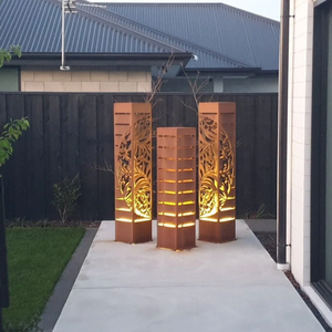 Lampe de jardin en acier Corten, boîte lumineuse décorative extérieure en métal ajouré pour aménagement paysager - Product Image 3