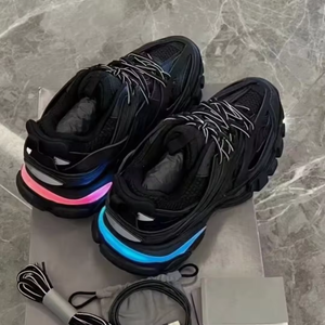 Chaussures de sport décontractées de luxe pour hommes et femmes, avec empeigne en maille, éclairage LED Track 3.0, lacets, style running et marche, haute qualité - Product Image 1