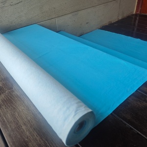 Feutre respirant <span class=keywords><strong>l</strong></span>éger 160 g/m² avec film PE, feutre adhésif non tissé pour la protection des sols - Product Image 4