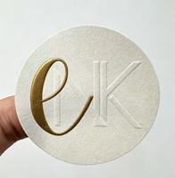 Autocollants personnalisés avec logo, finition en feuille métallique et gaufrage