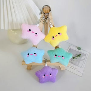 卸売 超柔らかぬぬいぐるみ 星型 PPコットン製 小さなぬいぐるみ 刺繍入り お守りキーホルダー ペンダント 7.5cm イースターチャーム - Product Image 3