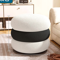 Pouf de style moderne en tissu crème, petit banc pour table basse dans le salon, tabouret élégant pour la maison