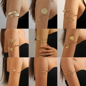 Bracciale elegante bracciale da donna regolabile Boho delicata catena a strati di <span class=keywords><strong>gioielli</strong></span> di lusso oro argento impilabile fascia da braccio - Product Image 2