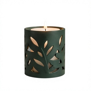 Porte-bougie moderne en métal vert foncé avec découpe en forme de feuille, design cylindrique, support de pilier, centre de table, décoration intérieure - Product Image 1
