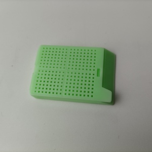 Suministros de laboratorio Material de PP desechable médico No desmontable Histología Patología Agujeros cuadrados Cassette de incrustación de tejido con tapa - Product Image 3