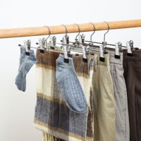 Verchromter Eisenhaken-Typ PP-Kunststoff-Hosenbügel für Shorts, Röcke, Socken, Unterwäsche mit Rutschfesten Clips