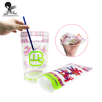 Sac de boisson en plastique refermable personnalisé OEM, réutilisable, debout, avec paille, pour les fêtes, les jus, les boissons