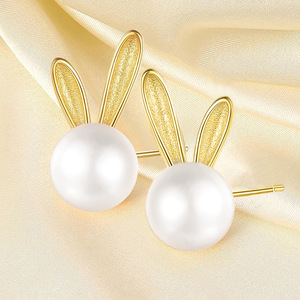 Orecchini a perno con coniglietto per donna, design a orecchio lungo con perle finte, gioielli alla moda - Product Image 2