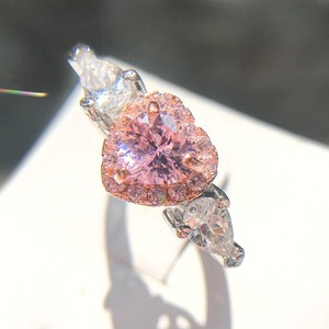 Anello bicolore con cuore rosa per donna, elegante gioiello da dito alla moda - Product Image 2
