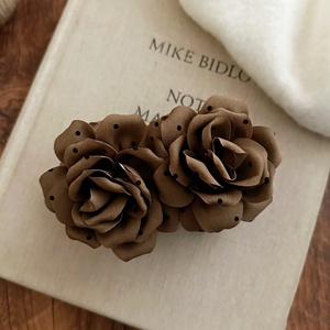 Elegante Pinza para el Cabello con Diseño de Rosas y Puntos Franceses, Accesorio de Moda para Mujer - Product Image 5