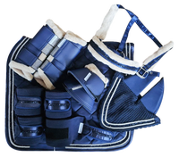 Ensemble professionnel d'équipement équestre : Bottes de cheval, tapis de selle, bonnet anti-mouches et protège-ventres