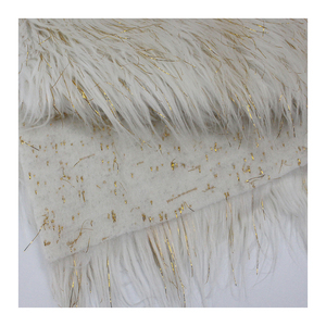 Peluche bouclée blanche de <span class=keywords><strong>tissu</strong></span> de vêtement de fourrure de long Plie avec le jouet de Lurex et les textiles à la maison - Product Image 1