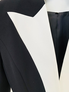 Blazer Ocstrade de haute qualité pour femmes, noir et blanc, veste blazer court à coupe ajustée pour femmes avec bouton en métal - Product Image 3