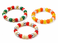 Kit de fabrication de bracelets de Noël DIY, ensemble de 12 compartiments de perles rouges et vertes avec breloques émaillées de Noël et perles nacrées pour la création de bijoux