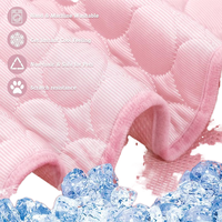 Tapis de lit en tissu de soie pour animaux de compagnie-un tapis de glace incontournable pour l'été Pet Kennel Ice Mat Pets Polyester