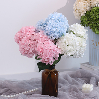 Fleurs d'hortensia artificielles à cinq têtes en soie faites à la main pour la décoration douce des salles de mariage, arrangements floraux pour la maison et les restaurants