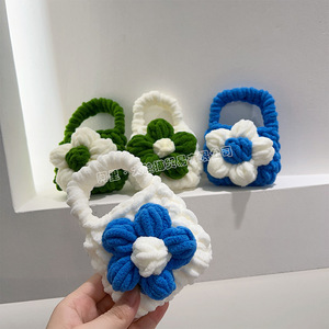 Estuche para Auriculares Dali Tejido a Crochet con Diseño de Camelia, Suave y Universal para AirPods Pro - Product Image 4