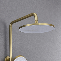 Ensemble de robinetterie de douche moderne en laiton avec mitigeur à poignée unique et jet de pluie pour hôtels et maisons de luxe