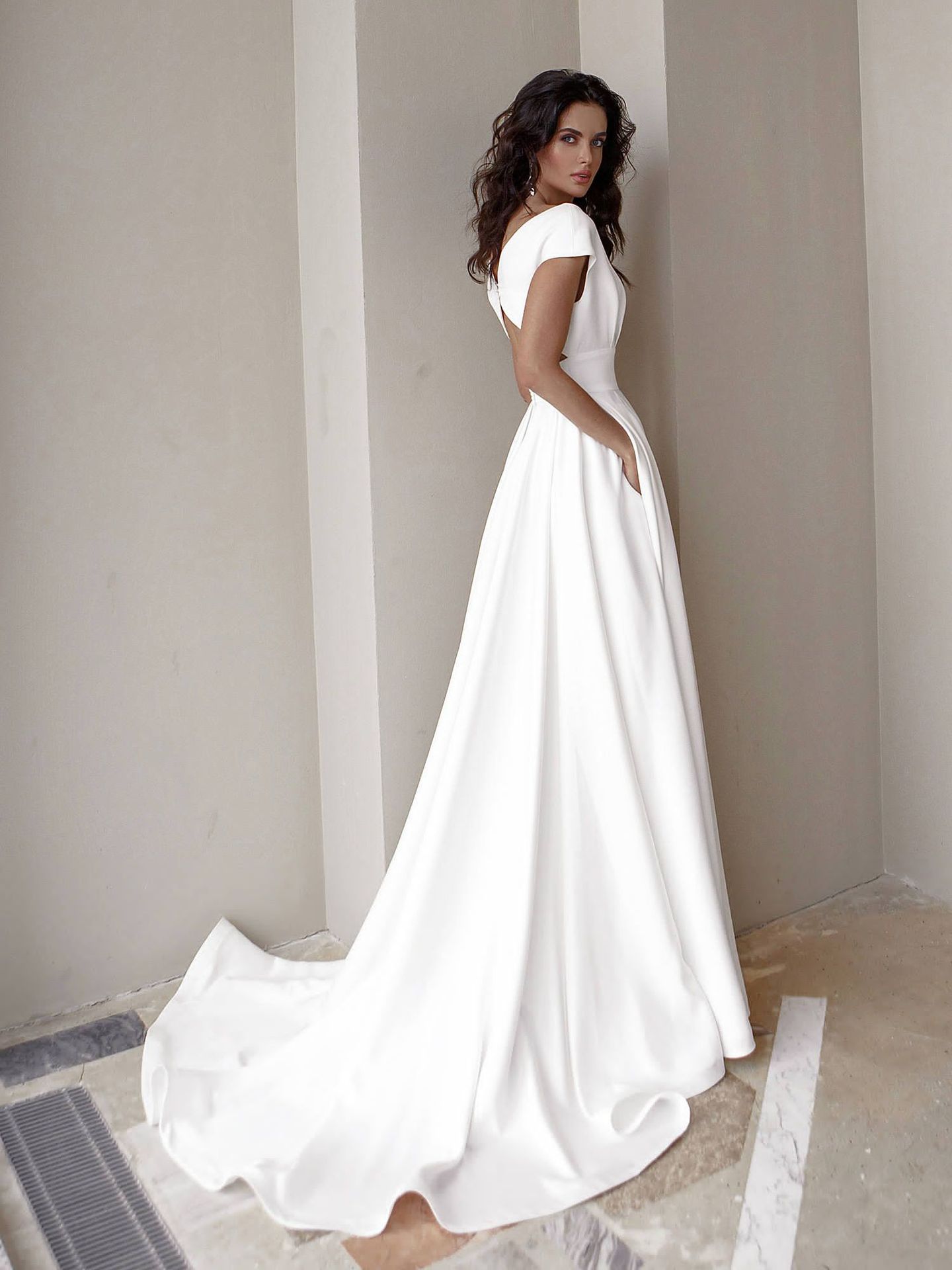 green emerald velvet dress Zapaka Women White Graduation Dress Spaghetti Straps Open Back Cocktail Dress, White / L main image 0