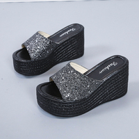 Chaussures d'extérieur, semelles en éponge, sandales de plage, paillettes pour le commerce extérieur, talons hauts, pantoufles à semelle épaisse à une seule ligne, été pour femmes