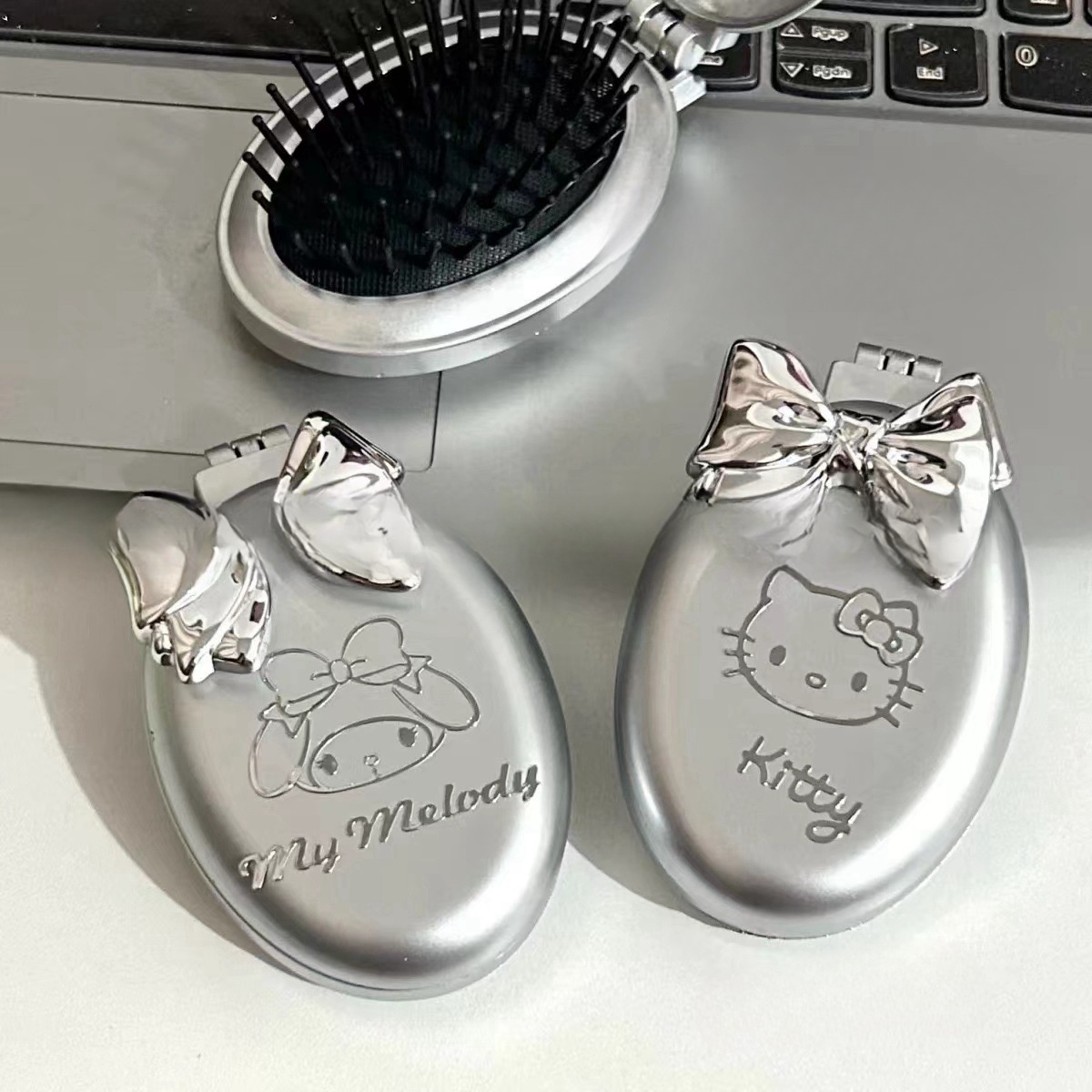 travel mirrors with brush