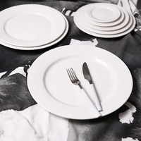 Assiette de restauration en céramique blanche avec logo personnalisé pour restaurant d'hôtel Assiettes rondes en céramique de 5/6/7/8/10/11/12 pouces