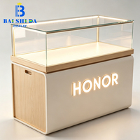 Vitrine de magasin de téléphonie mobile moderne en bois grainé avec dessus en verre trempé et éclairage