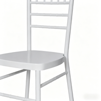 Chaise Chiavari blanche empilable au meilleur prix pour mariage, événement, banquet, hôtel