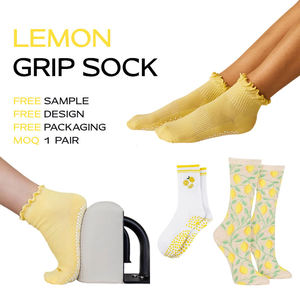 Calcetines Antideslizantes de Alta Calidad Color Amarillo Limón y Transpirables para Fitness, Calcetines de Yoga con Logotipo Personalizado para Mujer - Product Image 1