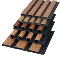 Panneaux muraux modernes en composite bois-plastique (WPC) étanches pour extérieur, panneaux de plafond à rainures co-extrudés, bande PVC pour extérieur commercial
