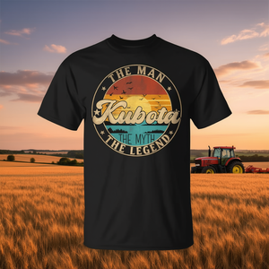 Camiseta Promocional de Manga Corta con Serigrafía de Kubota, el Hombre, el Mito, la Leyenda, Unisex para Adultos, Cuello Redondo - Product Image 3