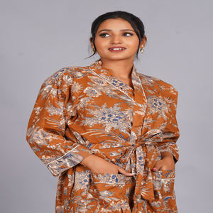 Kimono de Algodón Azul de Talla Grande, Estilo Étnico de Lujo, Estampado Floral a Mano, Ropa de Estar por Casa, Disponible a Precio de Mayoreo - Product Image 1