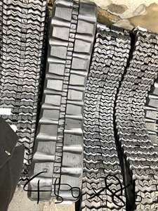 Voie en caoutchouc d'excavatrice de haute qualité 300*52.5*90 - Product Image 5