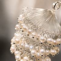 Collier réglable pour femme, style français, avec chaîne de main Nala à perles d'imitation florales, pendentif délicat feuille de fleur, bracelet vintage raffiné