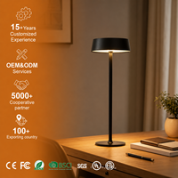 Lampe de table LED rechargeable sans fil, design moderne, pour la décoration de restaurants, hôtels de luxe, portable, avec fonction tactile.