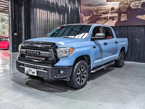 โตโยต้า ทันดรา ปี 2015 มือสอง รุ่น 5.7L SR5 4WD CrewMax สเปคอเมริกา เกียร์อัตโนมัติ รถกระบะ V8 พวงมาลัยซ้าย  แรงดึงสูง สำหรับขับขี่ออฟโรด โตโยต้า ไฮลักซ์ - Product Image 1