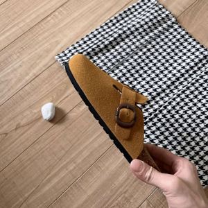 Mules et sabots plats d'extérieur pour femmes, style Birkenstock Boston, avec semelle intérieure en liège massif, en cuir véritable et daim, à bouton, pour l'automne et l'été - Product Image 6