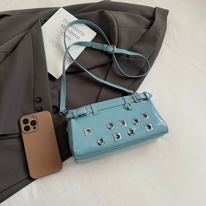 <span class=keywords><strong>Borsa</strong></span> a <span class=keywords><strong>tracolla</strong></span> Vintage da donna Y2k Punk in vernice con rivetto gotico sotto le ascelle <span class=keywords><strong>bordeaux</strong></span> borse a <span class=keywords><strong>tracolla</strong></span> di lusso con punte - Product Image 6