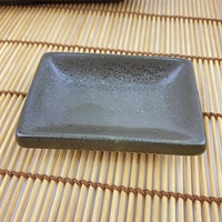 Ensemble de vaisselle en céramique personnalisé par le fabricant, assiette à sauce noire avec tapis en bambou et baguettes pour restaurant occidental