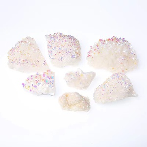 Cluster di Geode di cristallo di quarzo bianco Aura Spirite di angelo naturale scintillante colorato di alta qualità per guarigione e fortuna - Product Image 1
