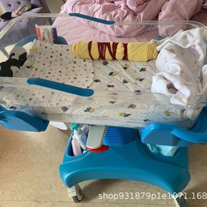 Cama para cochecito de bebé con ruedas, material ABS, patrón de dibujos animados para el cuidado infantil, 890x520x824mm - Product Image 1