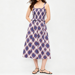 Vestido midi a cuadros con tirantes finos, cuello cuadrado, espalda fruncida, informal, de verano, con bolsillo, para mujer. - Product Image 2