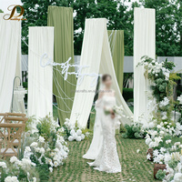 JINDA Promotion : Support d'arche télescopique réglable en fer galvanisé pour toile de fond, idéal pour aménagement de scène de mariage extérieur et rideaux.