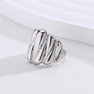 Bague de déclaration en laiton plaqué or blanc créatif pour les femmes dôme rond lisse avec cadeau de bijoux de mode de Style Punk Chunky - Product Image 4